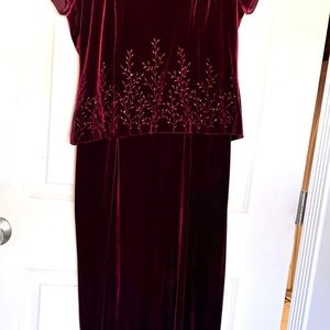 Jessica Howard Vintage Velvet Special occasion dress burgundy size 8